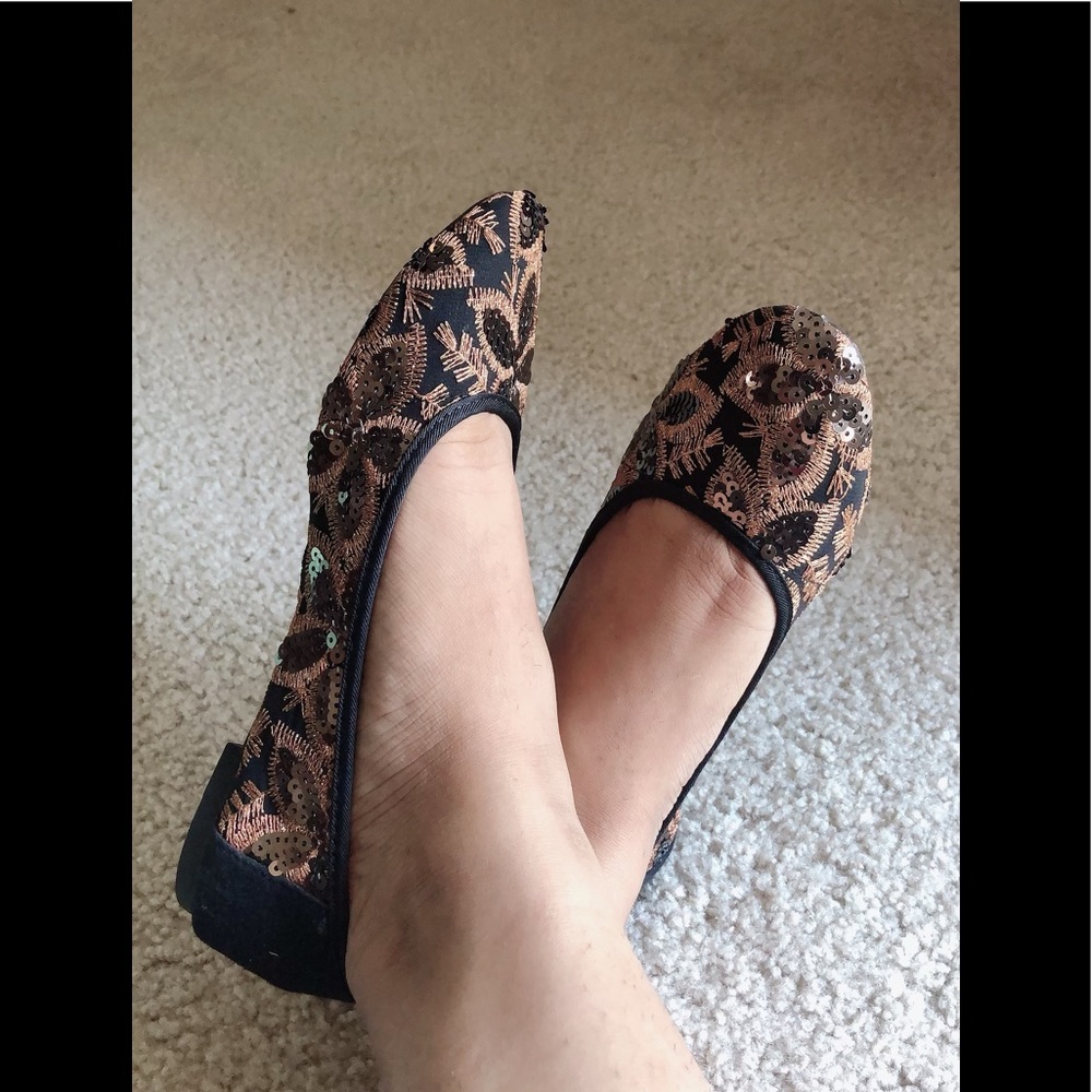 Shiny black & gold flat shoes